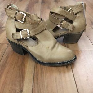 Report bootie size 6.5 beige w/buckle detail